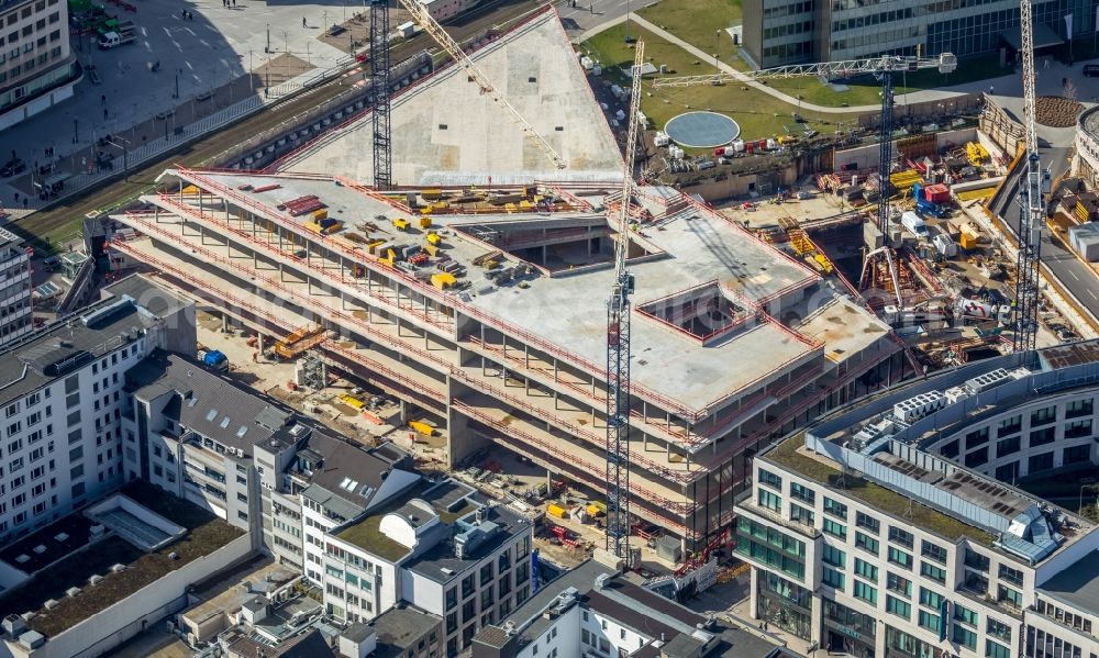 Aerial image Düsseldorf - New construction of the building complex of the shopping center Ingenhoven-Tal - Koebogen 2 on Gustaf-Gruendgens-Place in Duesseldorf in the state North Rhine-Westphalia, Germany