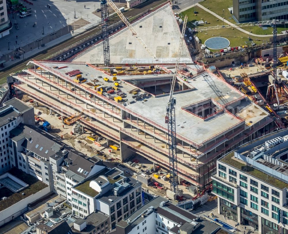 Aerial photograph Düsseldorf - New construction of the building complex of the shopping center Ingenhoven-Tal - Koebogen 2 on Gustaf-Gruendgens-Place in Duesseldorf in the state North Rhine-Westphalia, Germany