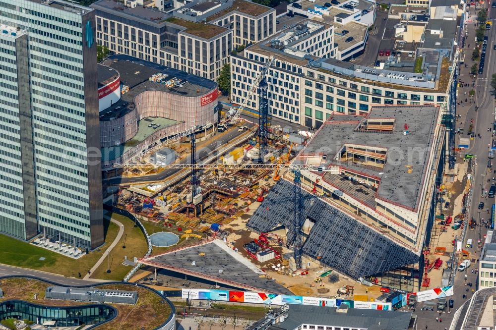 Aerial image Düsseldorf - New construction of the building complex of the shopping center Ingenhoven-Tal - Koebogen 2 on Gustaf-Gruendgens-Place in Duesseldorf in the state North Rhine-Westphalia, Germany