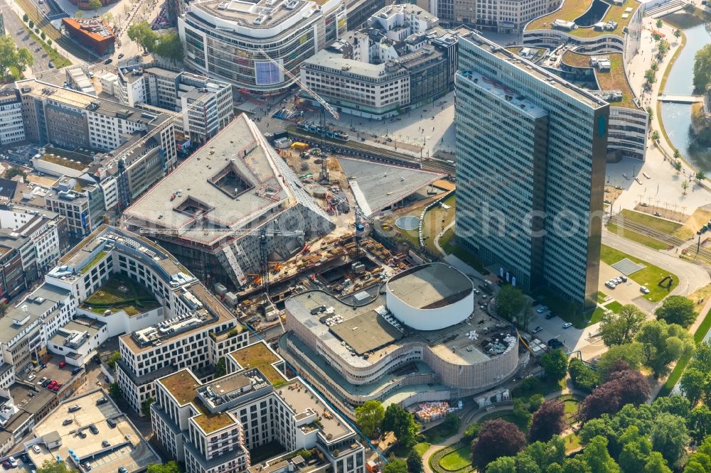 Aerial image Düsseldorf - New construction of the building complex of the shopping center Ingenhoven-Tal - Koebogen 2 on Gustaf-Gruendgens-Place in Duesseldorf in the state North Rhine-Westphalia, Germany