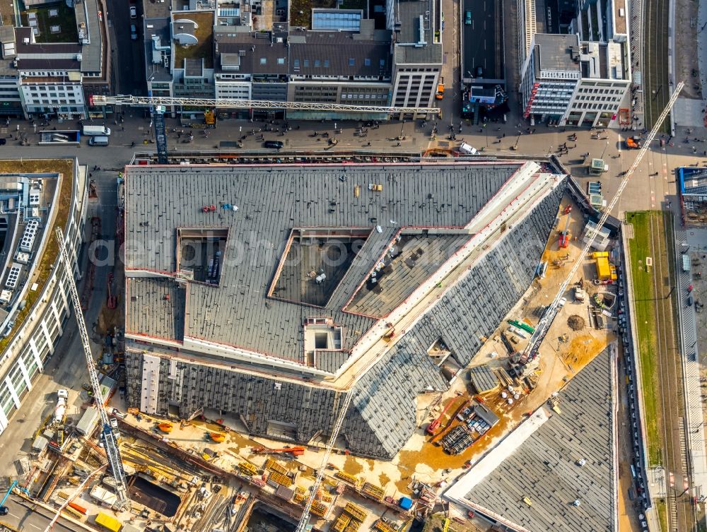 Aerial image Düsseldorf - New construction of the building complex of the shopping center Ingenhoven-Tal - Koebogen 2 on Gustaf-Gruendgens-Place in Duesseldorf in the state North Rhine-Westphalia, Germany