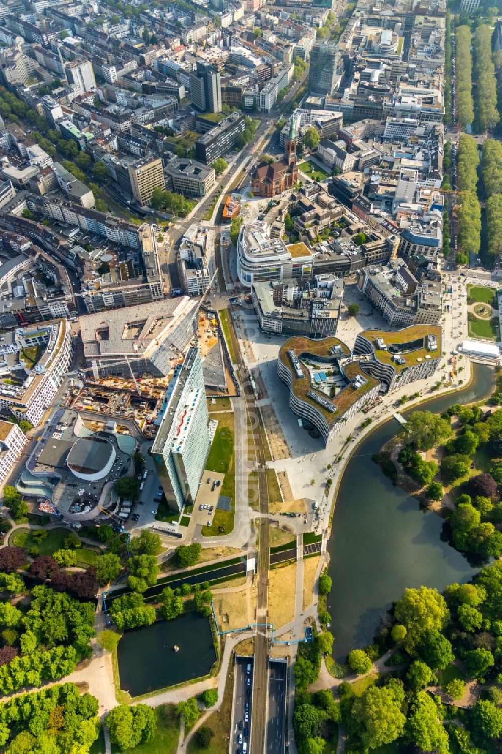 Aerial photograph Düsseldorf - New construction of the building complex of the shopping center Ingenhoven-Tal - Koebogen 2 on Gustaf-Gruendgens-Place in Duesseldorf in the state North Rhine-Westphalia, Germany