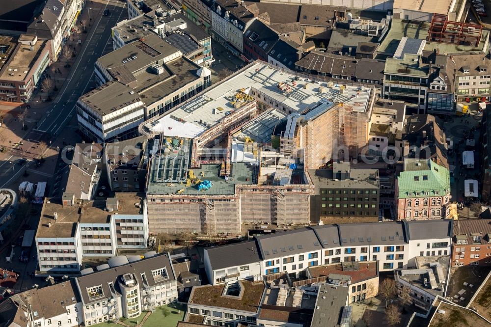 Bottrop from the bird's eye view: New construction of the building complex of the shopping center Kaufhaus Moses ond of Honsastrasse - Am Pferdemarkt in Bottrop in the state North Rhine-Westphalia, Germany