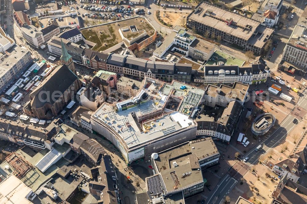 Aerial photograph Bottrop - New construction of the building complex of the shopping center Kaufhaus Moses ond of Honsastrasse - Am Pferdemarkt in Bottrop in the state North Rhine-Westphalia, Germany