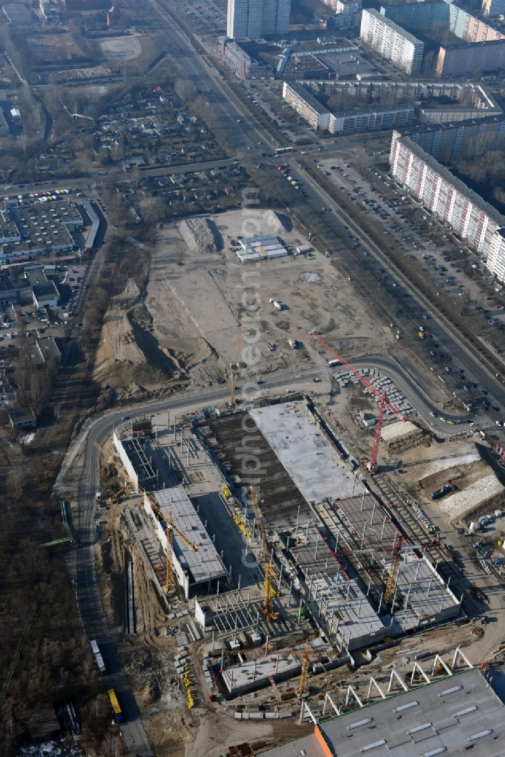 Berlin from the bird's eye view: New construction of the building complex of the shopping center of Hoeffner Moebelgesellschaft GmbH & Co.KG and the Krieger-Gruppe on Landsberger Allee in Berlin