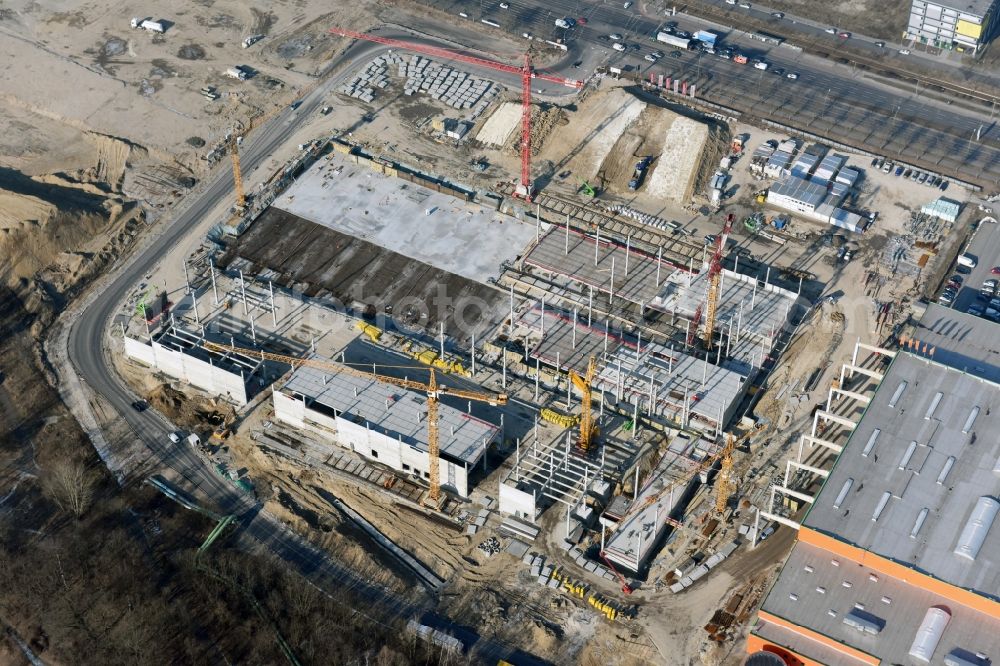 Aerial photograph Berlin - New construction of the building complex of the shopping center of Hoeffner Moebelgesellschaft GmbH & Co.KG and the Krieger-Gruppe on Landsberger Allee in Berlin