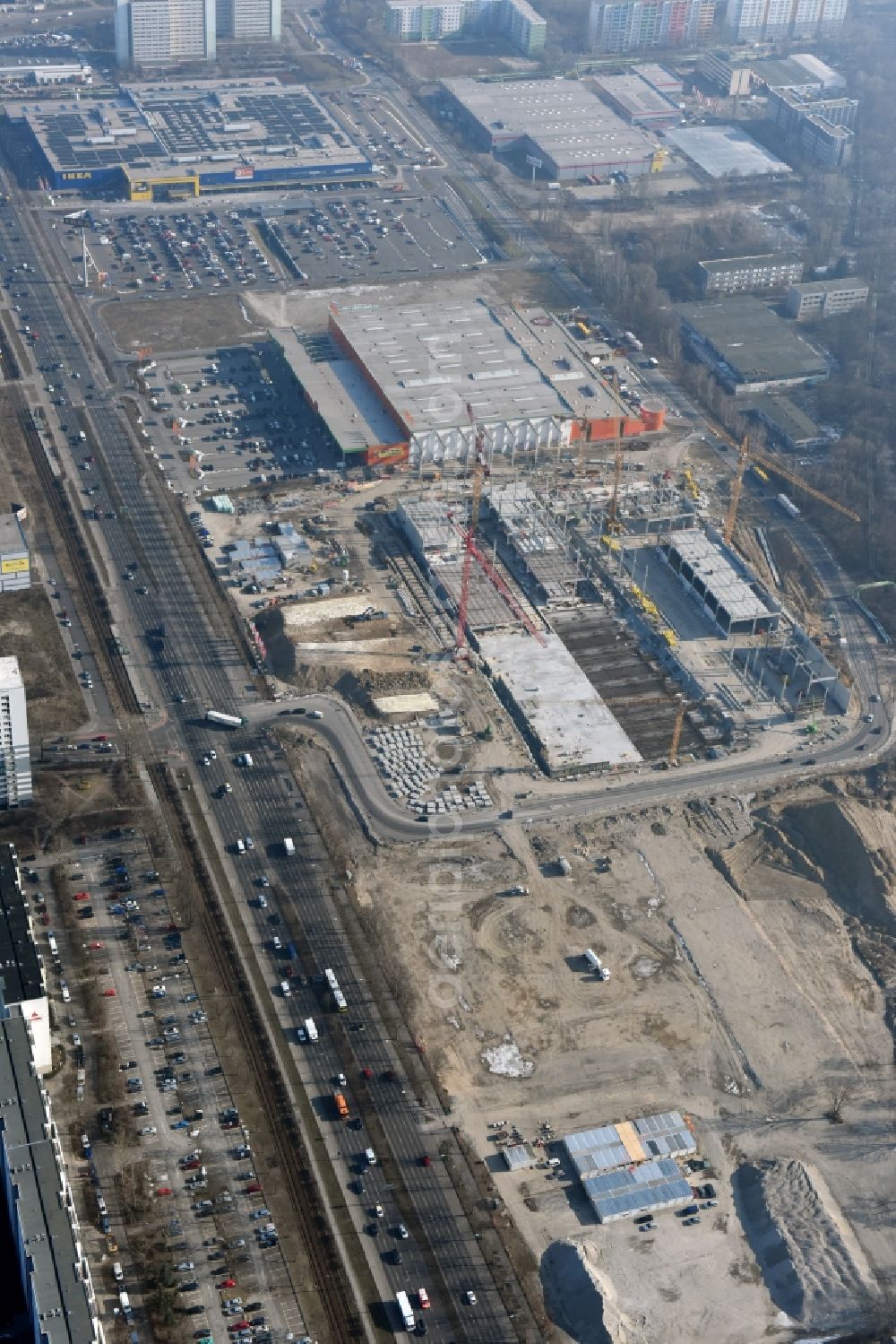 Aerial photograph Berlin - New construction of the building complex of the shopping center of Hoeffner Moebelgesellschaft GmbH & Co.KG and the Krieger-Gruppe on Landsberger Allee in Berlin