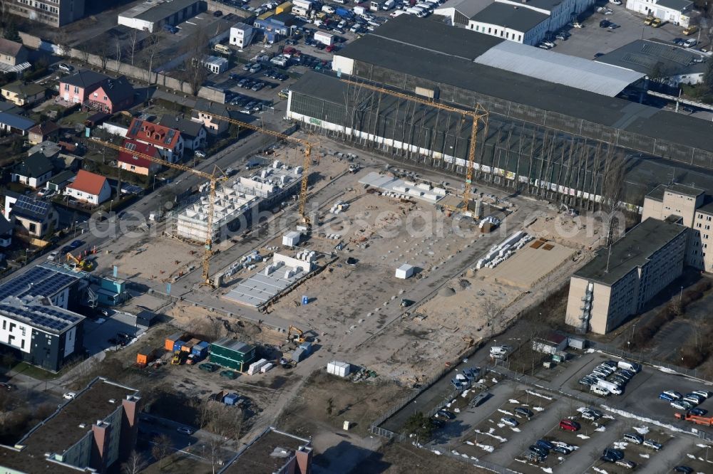 Berlin from the bird's eye view: New construction of the building complex of the shopping center of Hoeffner Moebelgesellschaft GmbH & Co.KG and the Krieger-Gruppe on Landsberger Allee in Berlin