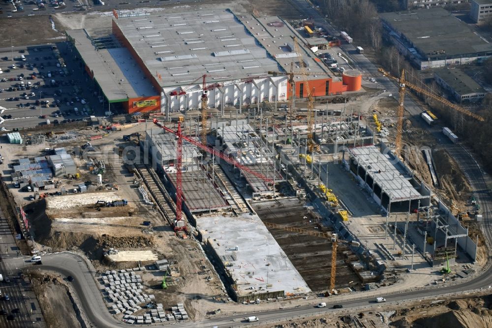 Aerial photograph Berlin - New construction of the building complex of the shopping center of Hoeffner Moebelgesellschaft GmbH & Co.KG and the Krieger-Gruppe on Landsberger Allee in Berlin