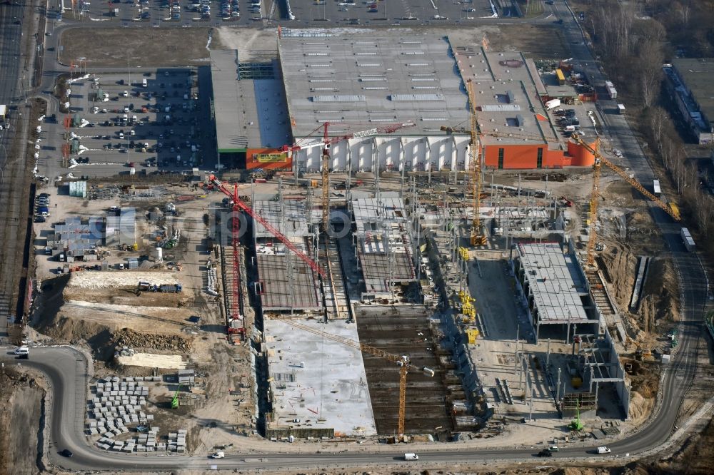 Berlin from above - New construction of the building complex of the shopping center of Hoeffner Moebelgesellschaft GmbH & Co.KG and the Krieger-Gruppe on Landsberger Allee in Berlin