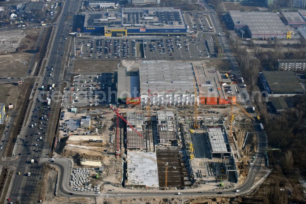 Berlin from the bird's eye view: New construction of the building complex of the shopping center of Hoeffner Moebelgesellschaft GmbH & Co.KG and the Krieger-Gruppe on Landsberger Allee in Berlin