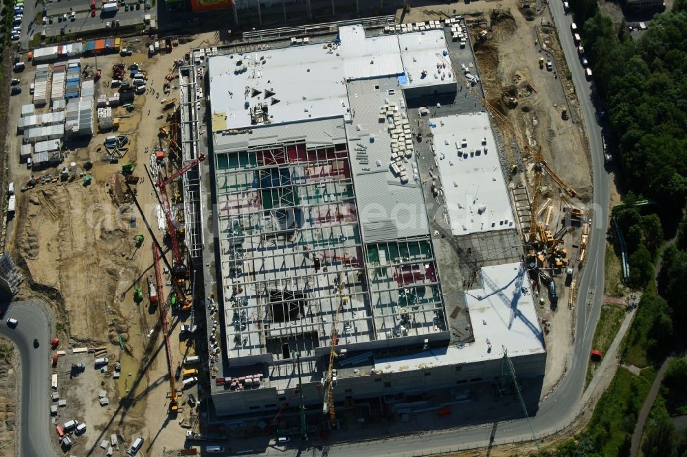 Aerial photograph Berlin - New construction of the building complex of the shopping center of Hoeffner Moebelgesellschaft GmbH & Co.KG and the Krieger-Gruppe on Landsberger Allee in Berlin