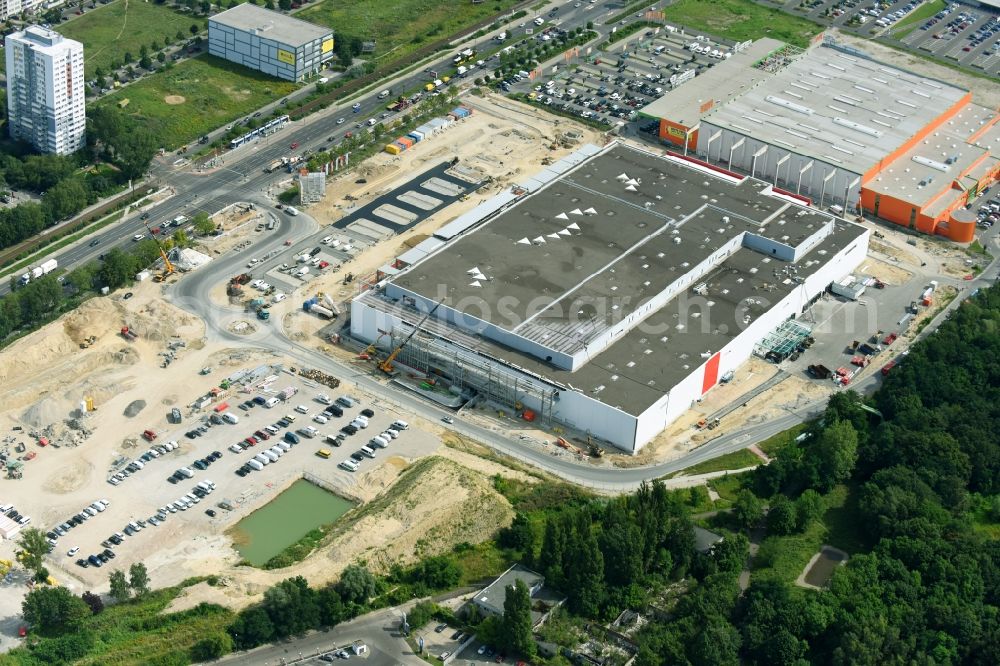 Aerial image Berlin - New construction of the building complex of the shopping center of Hoeffner Moebelgesellschaft GmbH & Co.KG and the Krieger-Gruppe on Landsberger Allee in Berlin