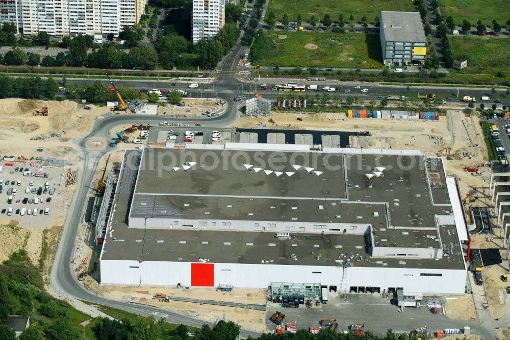 Aerial photograph Berlin - New construction of the building complex of the shopping center of Hoeffner Moebelgesellschaft GmbH & Co.KG and the Krieger-Gruppe on Landsberger Allee in Berlin