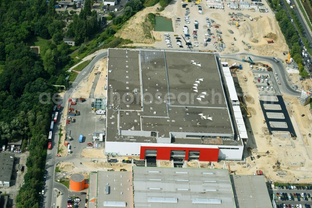 Aerial image Berlin - New construction of the building complex of the shopping center of Hoeffner Moebelgesellschaft GmbH & Co.KG and the Krieger-Gruppe on Landsberger Allee in Berlin