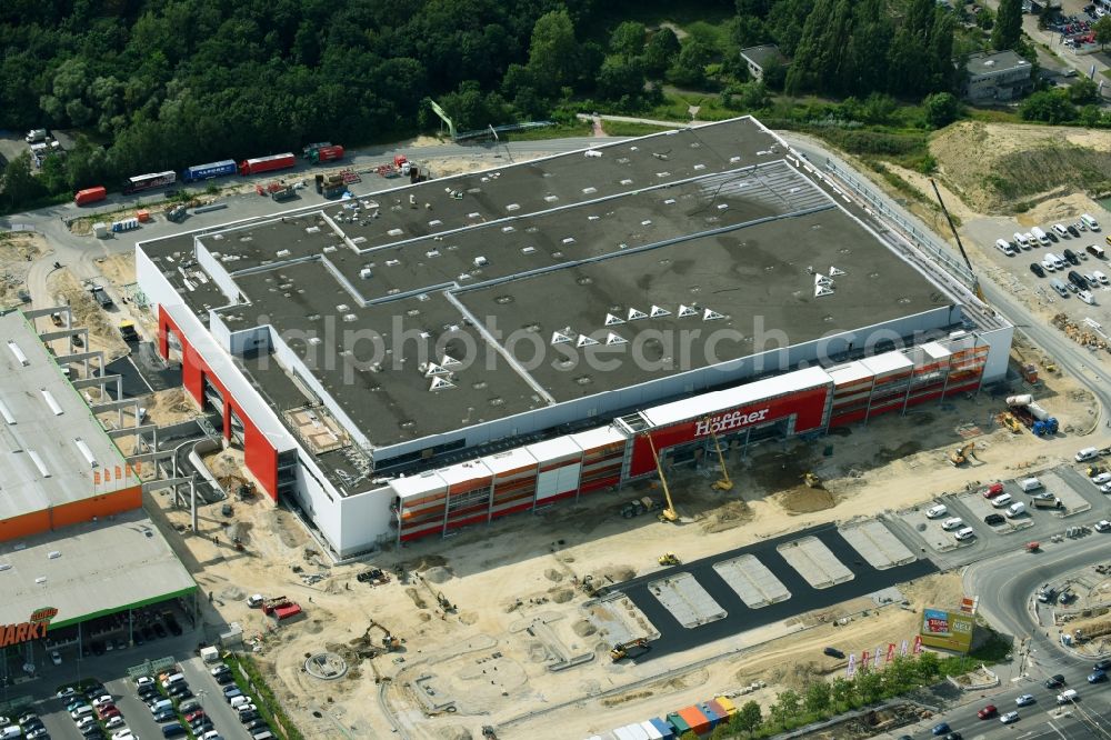 Aerial photograph Berlin - New construction of the building complex of the shopping center of Hoeffner Moebelgesellschaft GmbH & Co.KG and the Krieger-Gruppe on Landsberger Allee in Berlin