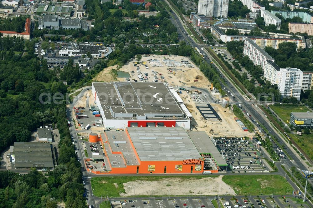 Aerial photograph Berlin - New construction of the building complex of the shopping center of Hoeffner Moebelgesellschaft GmbH & Co.KG and the Krieger-Gruppe on Landsberger Allee in Berlin