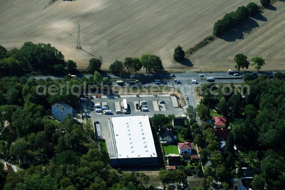 Neuenhagen from the bird's eye view: New construction of the building complex of the shopping center Rewe Markt Lingstaedt OHG on Niederheidenstrasse in Neuenhagen in the state Brandenburg, Germany