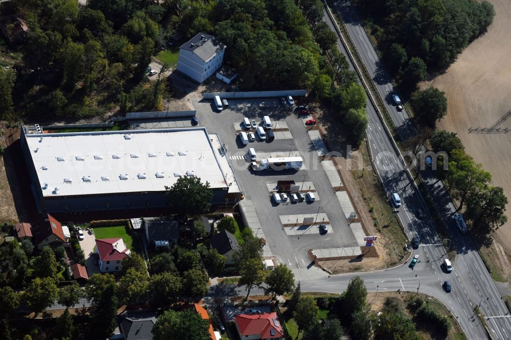 Aerial photograph Neuenhagen - New construction of the building complex of the shopping center Rewe Markt Lingstaedt OHG on Niederheidenstrasse in Neuenhagen in the state Brandenburg, Germany