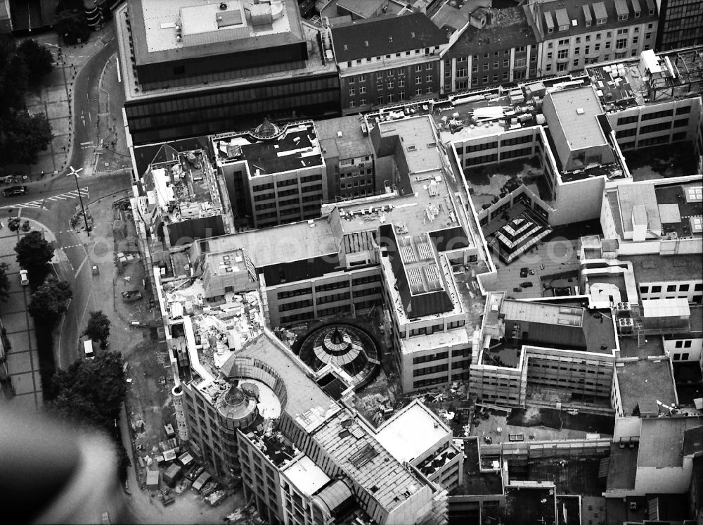 Aerial photograph Düsseldorf - New construction of the building complex of the shopping center Schadow Arkaden in Duesseldorf in the state North Rhine-Westphalia, Germany