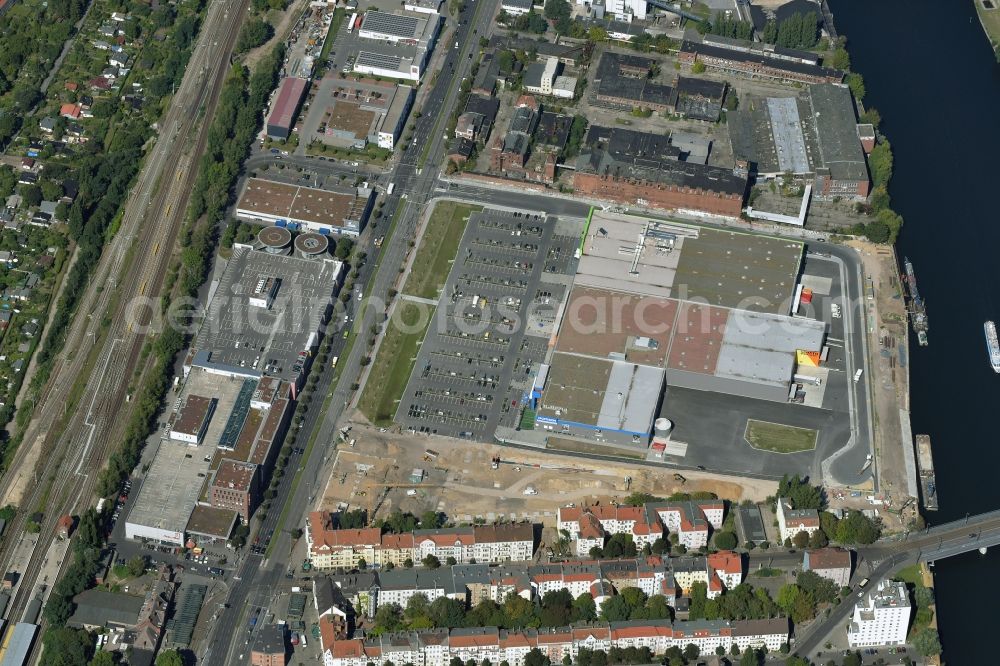 Berlin from the bird's eye view: New construction of the building complex of the shopping center Schoeneweide in Berlin