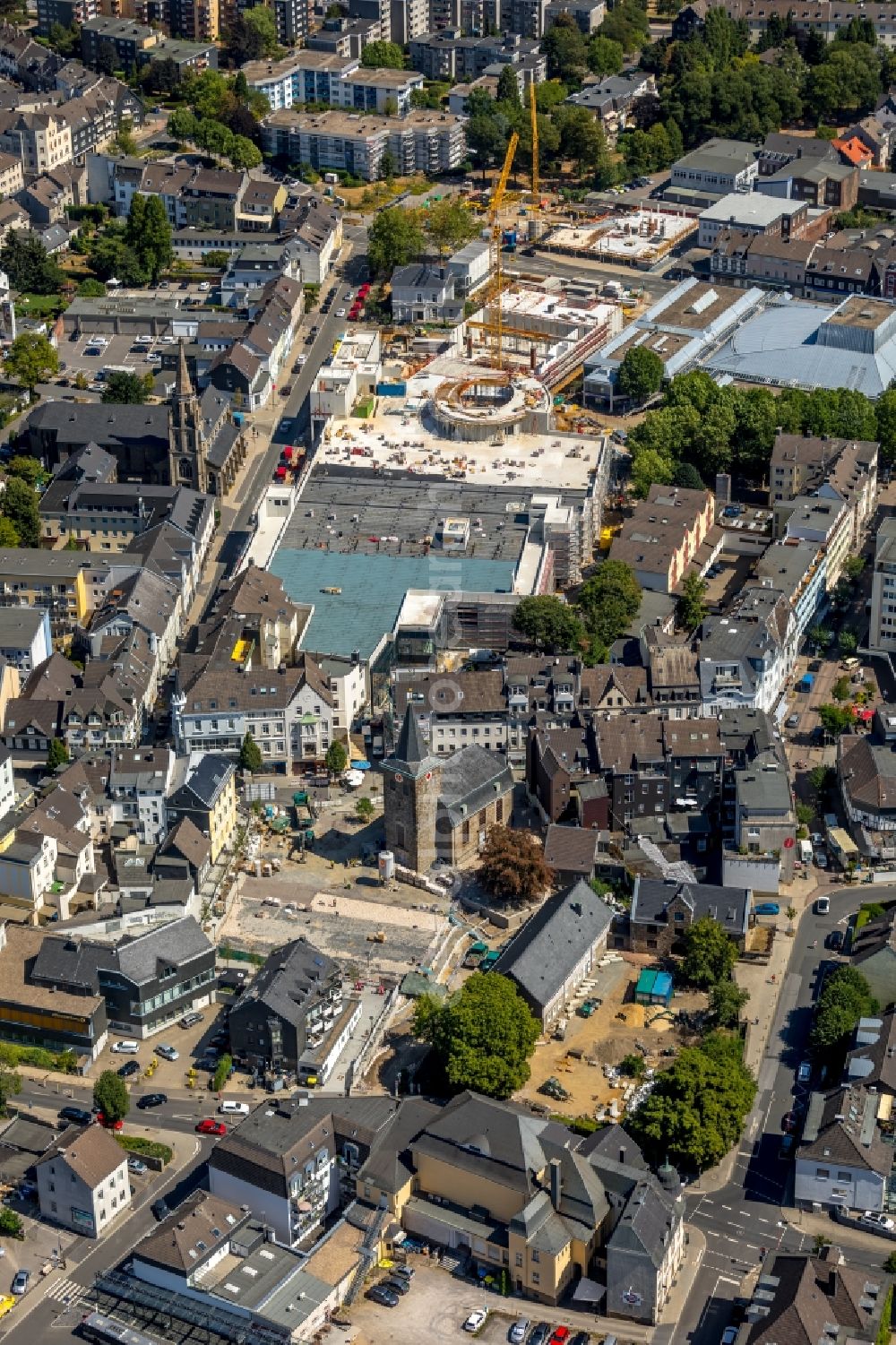 Velbert from the bird's eye view: New construction of the building complex of the shopping center a?? Stadtgalerie Velbert a?? in Velbert in the state North Rhine-Westphalia, Germany