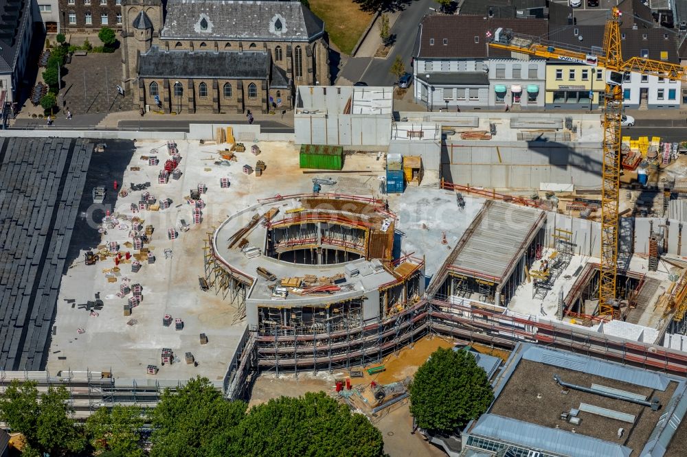 Velbert from the bird's eye view: New construction of the building complex of the shopping center a?? Stadtgalerie Velbert a?? in Velbert in the state North Rhine-Westphalia, Germany