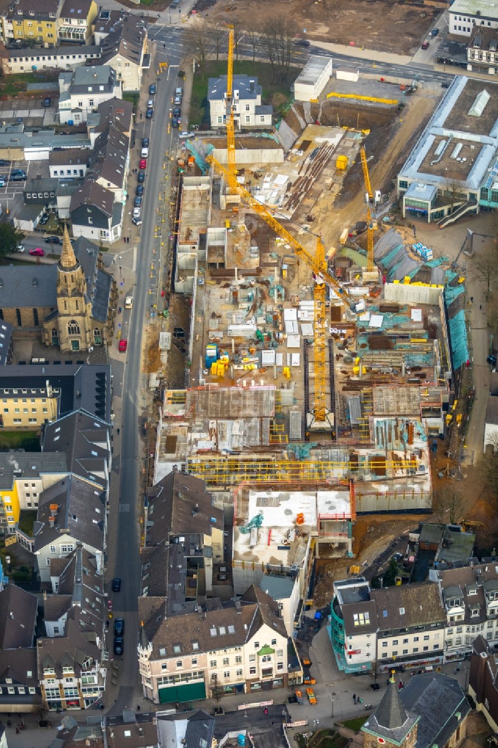 Velbert from the bird's eye view: New construction of the building complex of the shopping center Stadtgalerie Velbert in Velbert in the state North Rhine-Westphalia, Germany