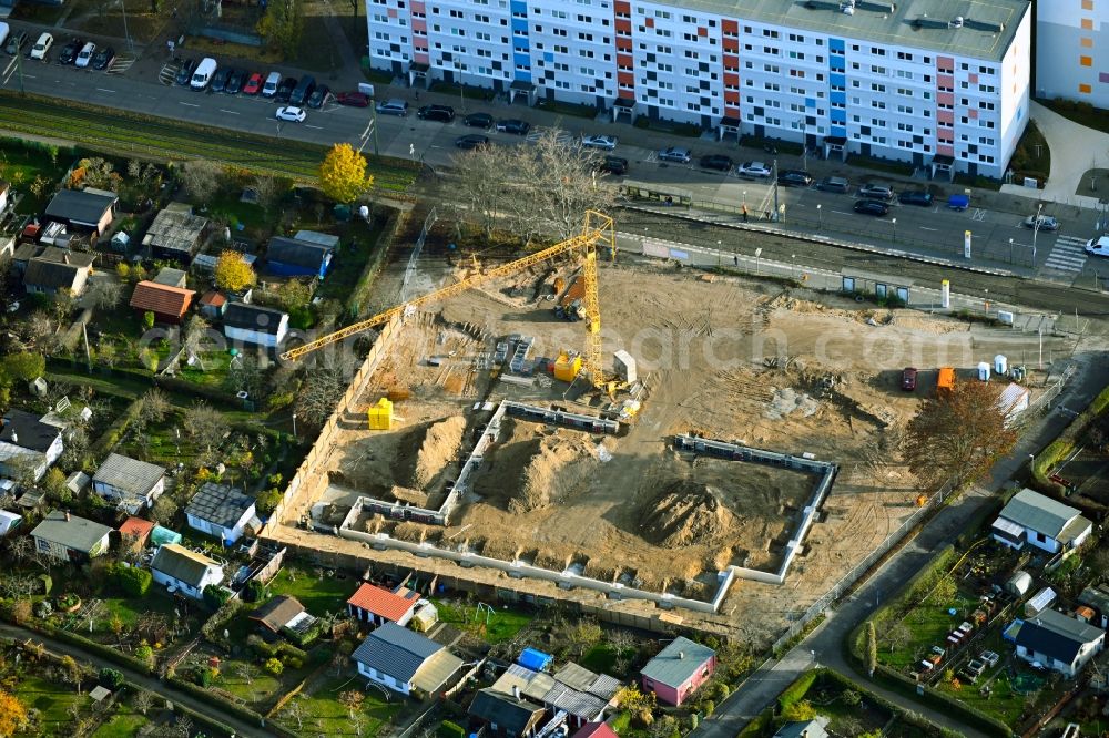 Berlin from the bird's eye view: New construction of the building complex of the shopping center Wartenberger Strasse corner Anna-Ebermonn-Strasse in the district Hohenschoenhausen in Berlin, Germany