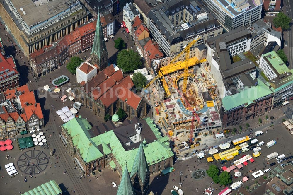 Bremen from the bird's eye view: Construction of the new building of the Bremer Landesbank at the town hall and the cathedral at Bremen