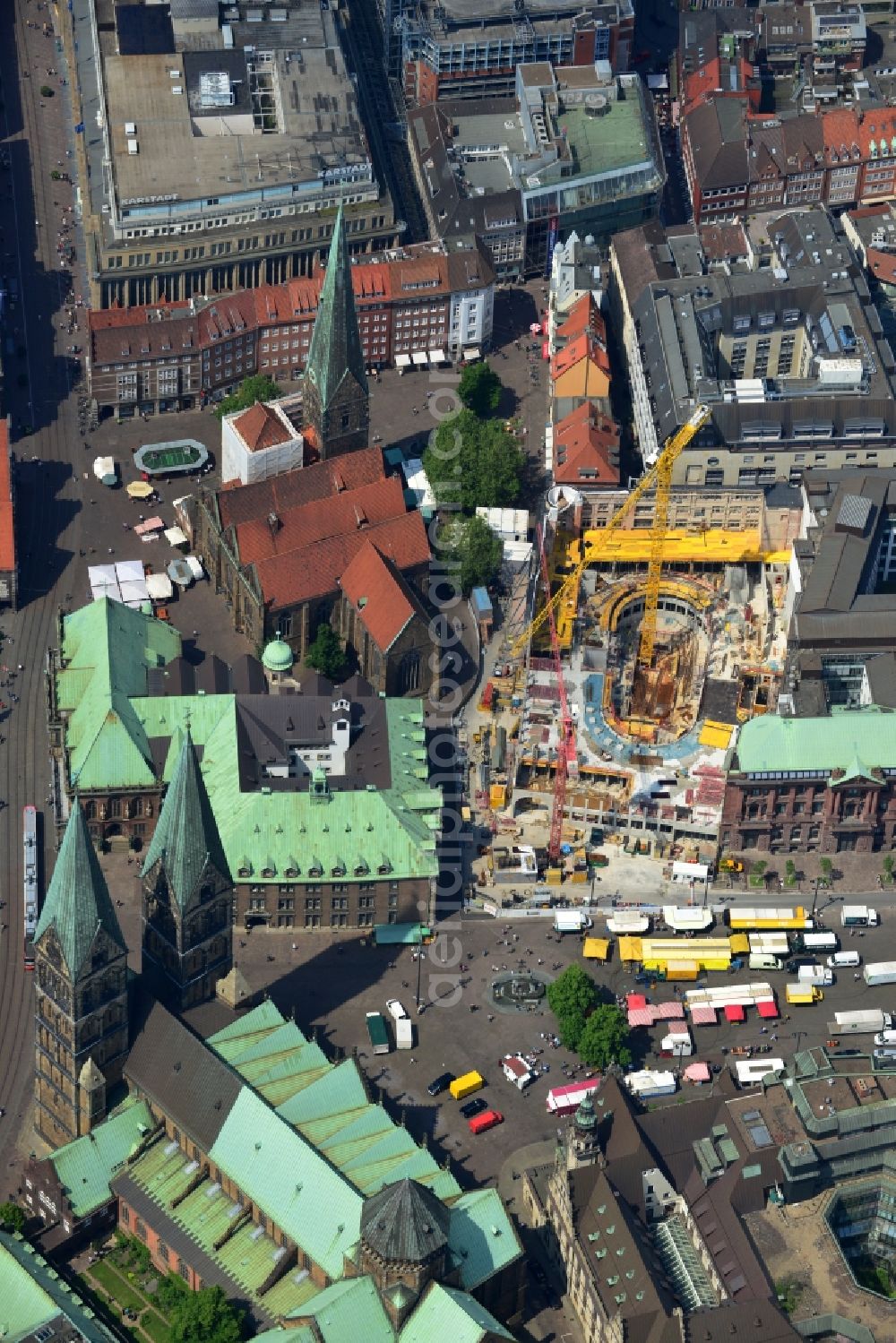 Bremen from above - Construction of the new building of the Bremer Landesbank at the town hall and the cathedral at Bremen