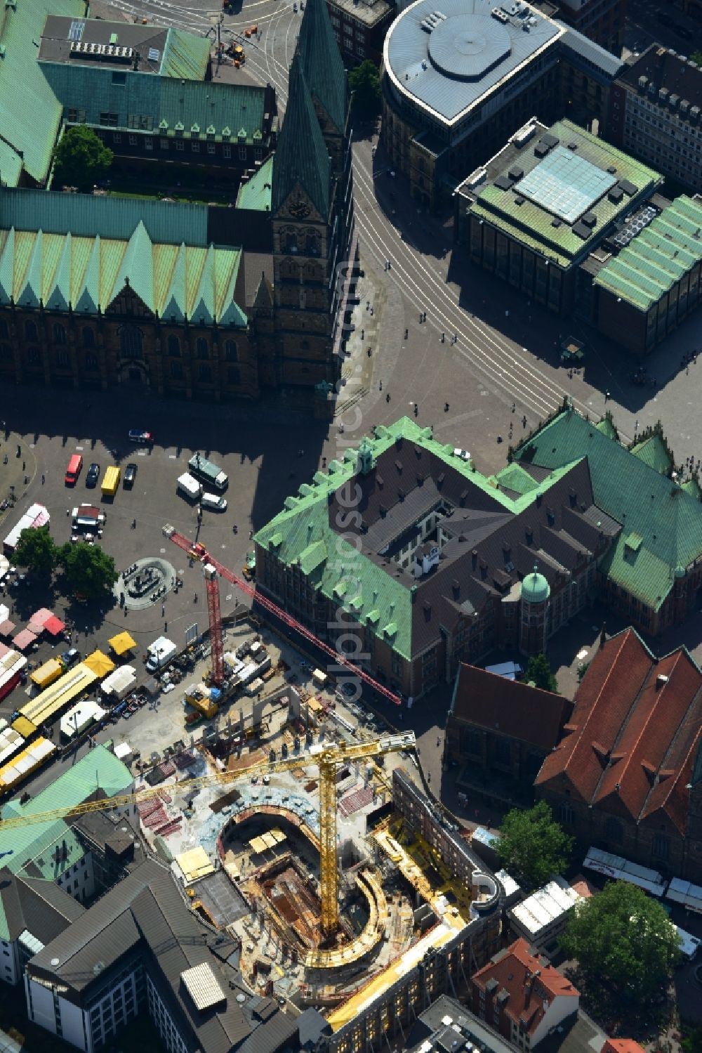 Bremen from above - Construction of the new building of the Bremer Landesbank at the town hall and the cathedral at Bremen