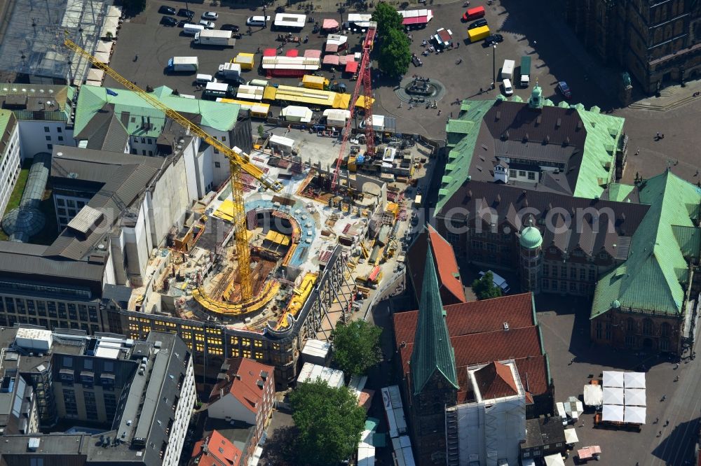 Bremen from the bird's eye view: Construction of the new building of the Bremer Landesbank at the town hall and the cathedral at Bremen