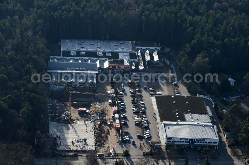 Hohen Neuendorf from the bird's eye view: Construction works of the shopping center at the former OBI - Hardware at Schoenfliesser street in Hohen Neuendorf in Brandenburg. GVG Project Development Company plans to revitalize the brain area by demolition of disused construction market and the new Spacious a modern local supply and service center