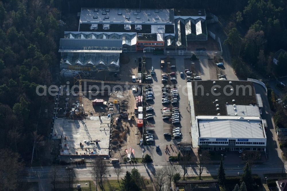 Aerial image Hohen Neuendorf - Construction works of the shopping center at the former OBI - Hardware at Schoenfliesser street in Hohen Neuendorf in Brandenburg. GVG Project Development Company plans to revitalize the brain area by demolition of disused construction market and the new Spacious a modern local supply and service center