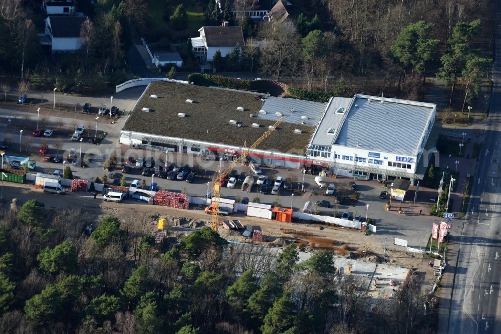 Hohen Neuendorf from above - Construction works of the shopping center at the former OBI - Hardware at Schoenfliesser street in Hohen Neuendorf in Brandenburg. GVG Project Development Company plans to revitalize the brain area by demolition of disused construction market and the new Spacious a modern local supply and service center