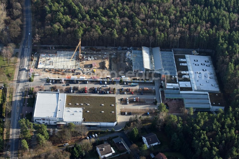 Hohen Neuendorf from above - Construction works of the shopping center at the former OBI - Hardware at Schoenfliesser street in Hohen Neuendorf in Brandenburg. GVG Project Development Company plans to revitalize the brain area by demolition of disused construction market and the new Spacious a modern local supply and service center