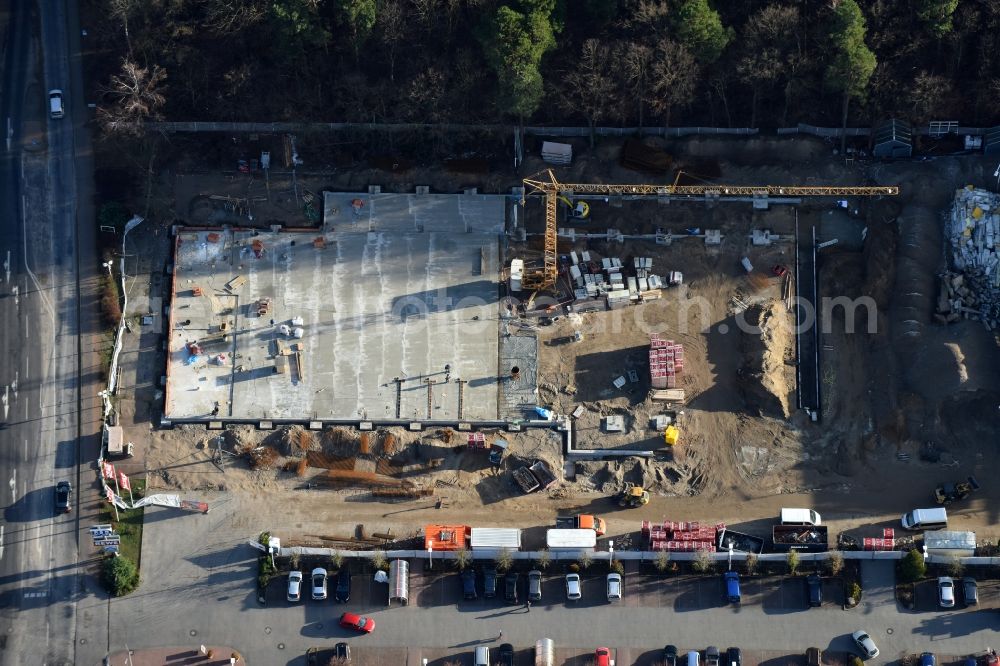 Hohen Neuendorf from above - Construction works of the shopping center at the former OBI - Hardware at Schoenfliesser street in Hohen Neuendorf in Brandenburg. GVG Project Development Company plans to revitalize the brain area by demolition of disused construction market and the new Spacious a modern local supply and service center