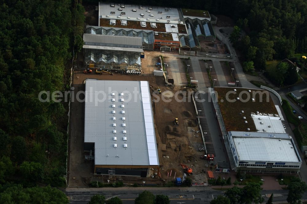 Hohen Neuendorf from above - Construction works of the shopping center at the former OBI - Hardware at Schoenfliesser street in Hohen Neuendorf in Brandenburg. GVG Project Development Company plans to revitalize the brain area by demolition of disused construction market and the new Spacious a modern local supply and service center