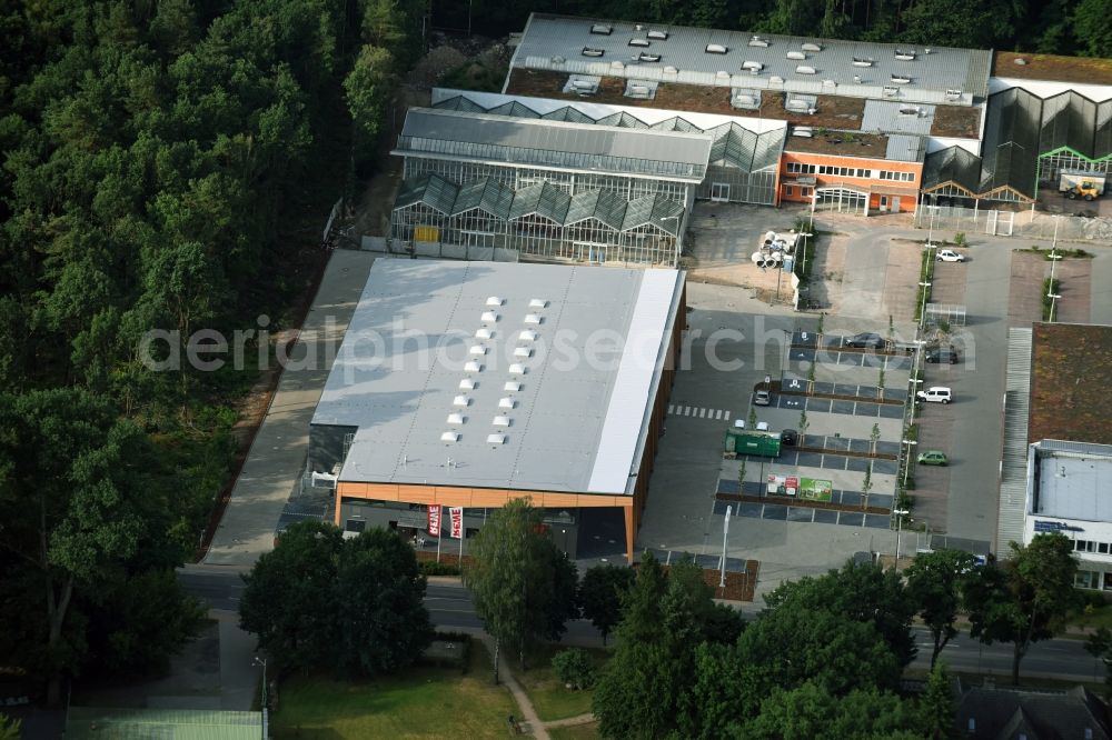 Hohen Neuendorf from the bird's eye view: Construction works of the shopping center at the former OBI - Hardware at Schoenfliesser street in Hohen Neuendorf in Brandenburg. GVG Project Development Company plans to revitalize the brain area by demolition of disused construction market and the new Spacious a modern local supply and service center