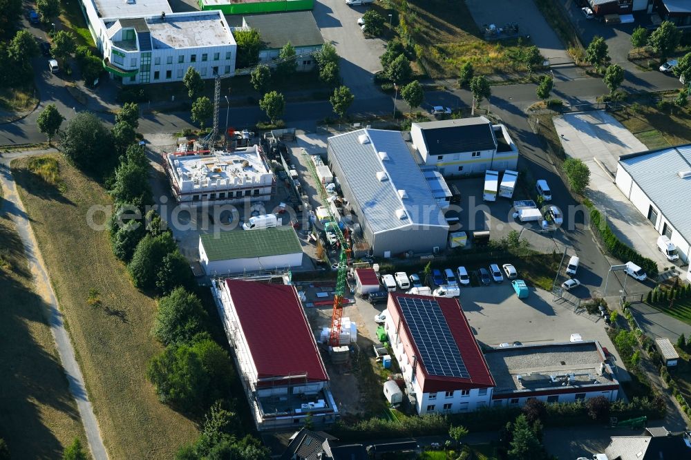 Hoppegarten from the bird's eye view: Construction site for the new building of GLU mbH - Ges. fuer Lebensmittel- and Umweltconsulting on Handwerkerstrasse in Hoppegarten in the state Brandenburg, Germany