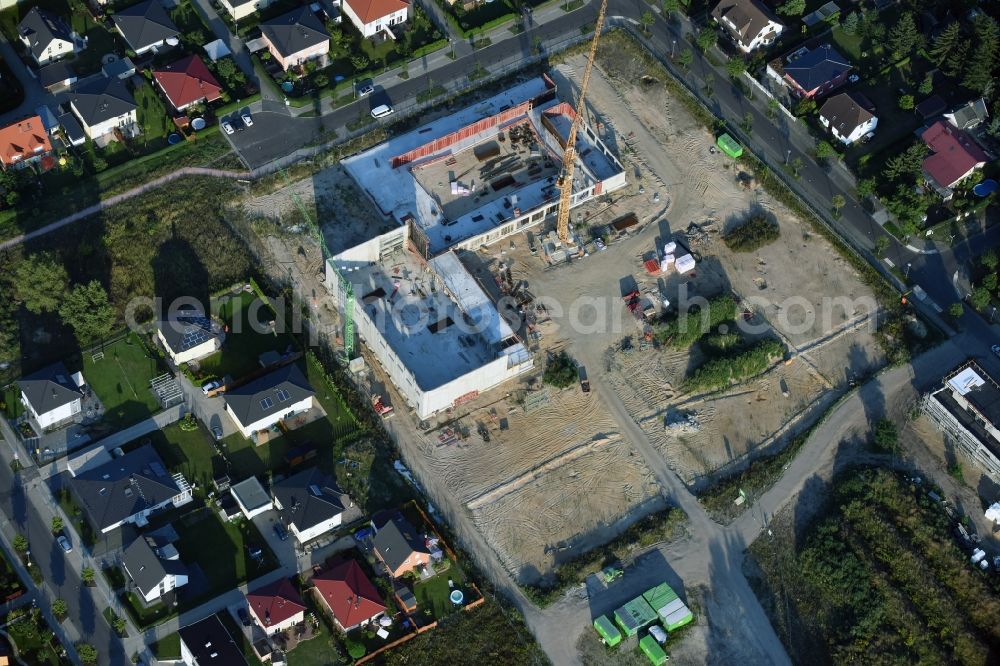 Aerial image Berlin - Construction site of a primary school on Habichtshorst in the Biesdorf part of the district of Marzahn-Hellersdorf in Berlin. The premises will include a sports arena and a schoolyard and was developed by the architectural company ReimarHerbst