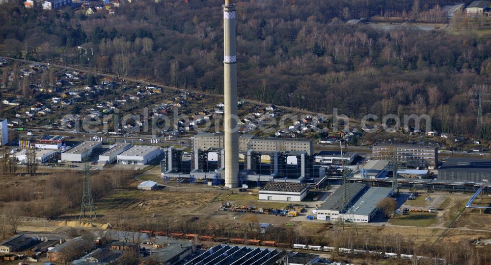 Berlin from the bird's eye view: Construction site of power plants and exhaust towers of thermal power station - Kraft-Waerme-Kopplungsanlage on Rhinstrasse in the district Marzahn in Berlin, Germany