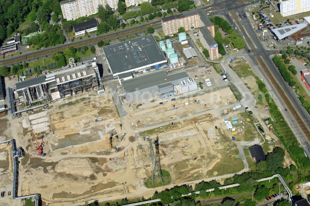 Aerial image Berlin - Construction site of power plants and exhaust towers of thermal power station - Kraft-Waerme-Kopplungsanlage on Rhinstrasse in the district Marzahn in Berlin, Germany