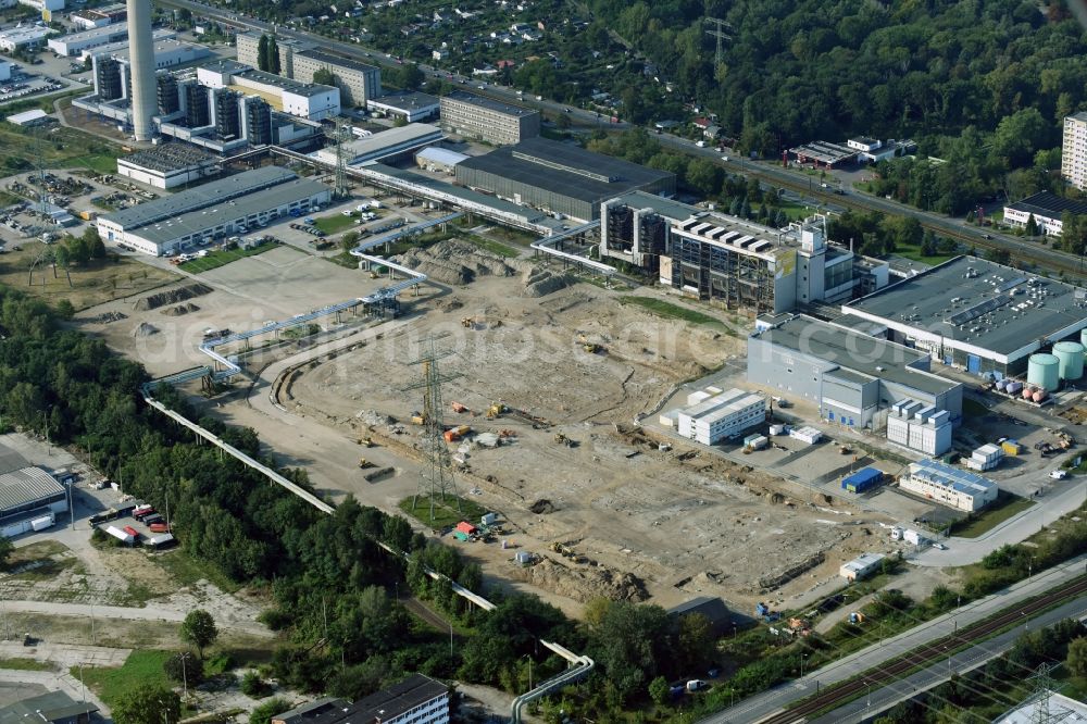 Aerial image Berlin - Construction site of power plants and exhaust towers of thermal power station - Kraft-Waerme-Kopplungsanlage on Rhinstrasse in the district Marzahn in Berlin, Germany