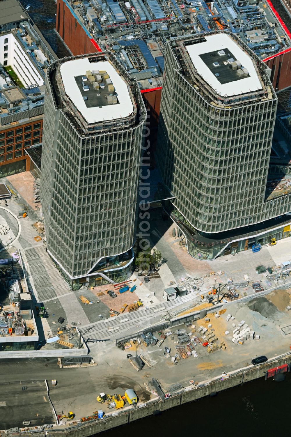 Aerial photograph Hamburg - Construction site for new high-rise building complex UeBERSEEQUARTIER D1 UND D2 on street New-Orleans-Strasse in the district HafenCity in Hamburg, Germany