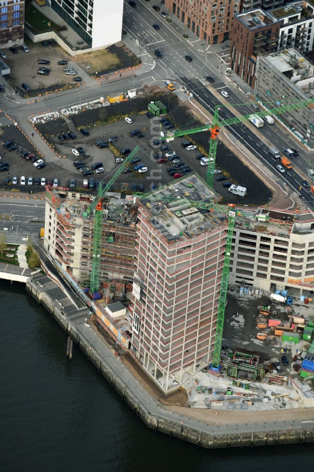 Aerial photograph Hamburg - Construction site for new high-rise building complex des Buero- und Geschaeftshauses WATERMARK der IQ Tower GmbH & Co. KG in the district HafenCity in Hamburg. A joint project of STRABAG Real Estate GmbH and ECE Projektmanagement G.m.b.H. & Co. KG and BAM Deutschland AG