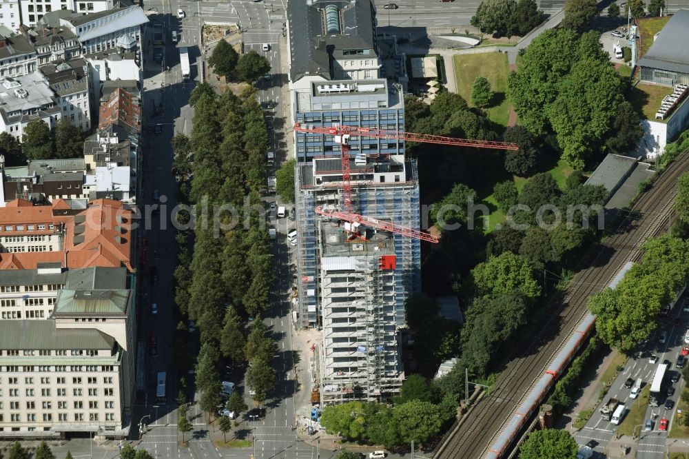 Hamburg from above - Construction site for new high-rise building complex Esplace of Becken Development GmbH between Esplanade and Gustav-Mahler-Park in Hamburg