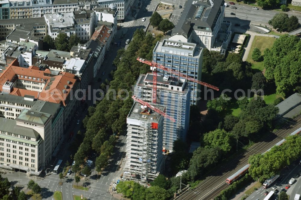 Hamburg from the bird's eye view: Construction site for new high-rise building complex Esplace of Becken Development GmbH between Esplanade and Gustav-Mahler-Park in Hamburg