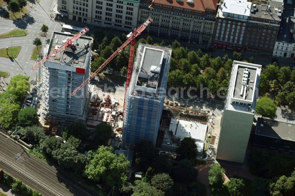 Hamburg from the bird's eye view: Construction site for new high-rise building complex Esplace of Becken Development GmbH between Esplanade and Gustav-Mahler-Park in Hamburg